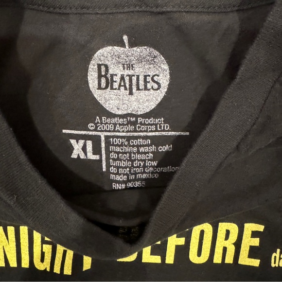 The Beatles/Apple 2009 Black Men’s XL Tshirt with Beatles print - Picture 3 of 6